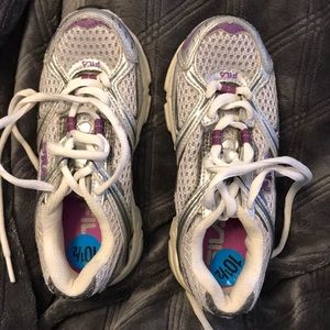 Girl’s Fila Tennis shoes